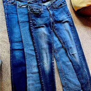 Levi’s 535 Jeggings Size 1
Paris Blues Size 14
Hollister 25/31
